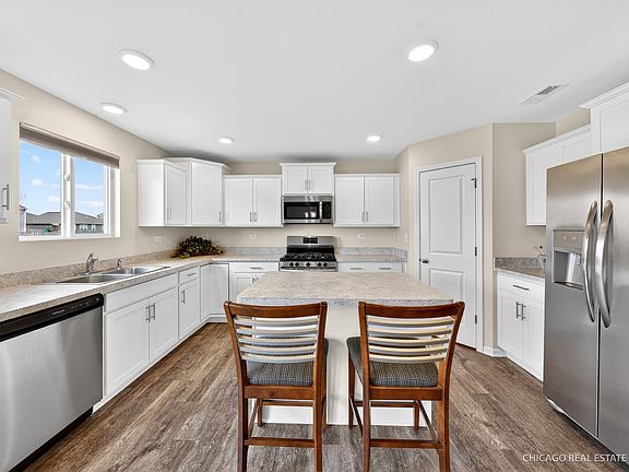 4th image of 1645 Bayberry Ln