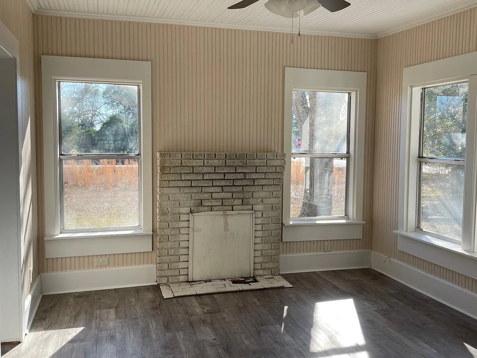 3 bed, 1000 sqft, $1,200 — Photo 3
