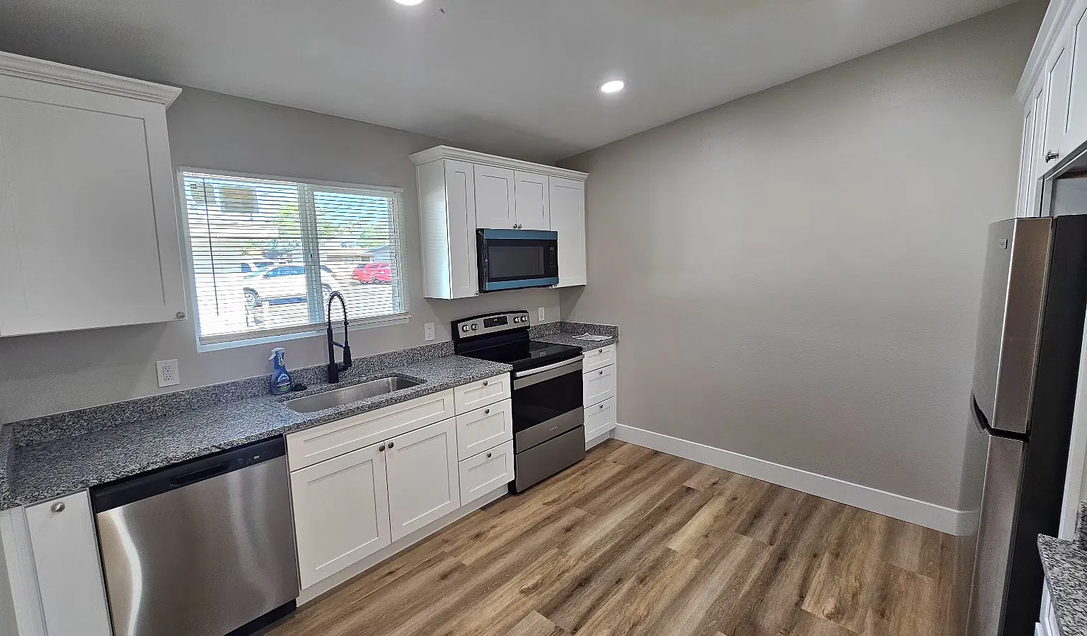 2202 W Heatherbrae Dr — Photo 1