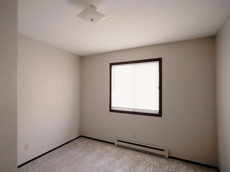 Highlander Apartments — Photo 24