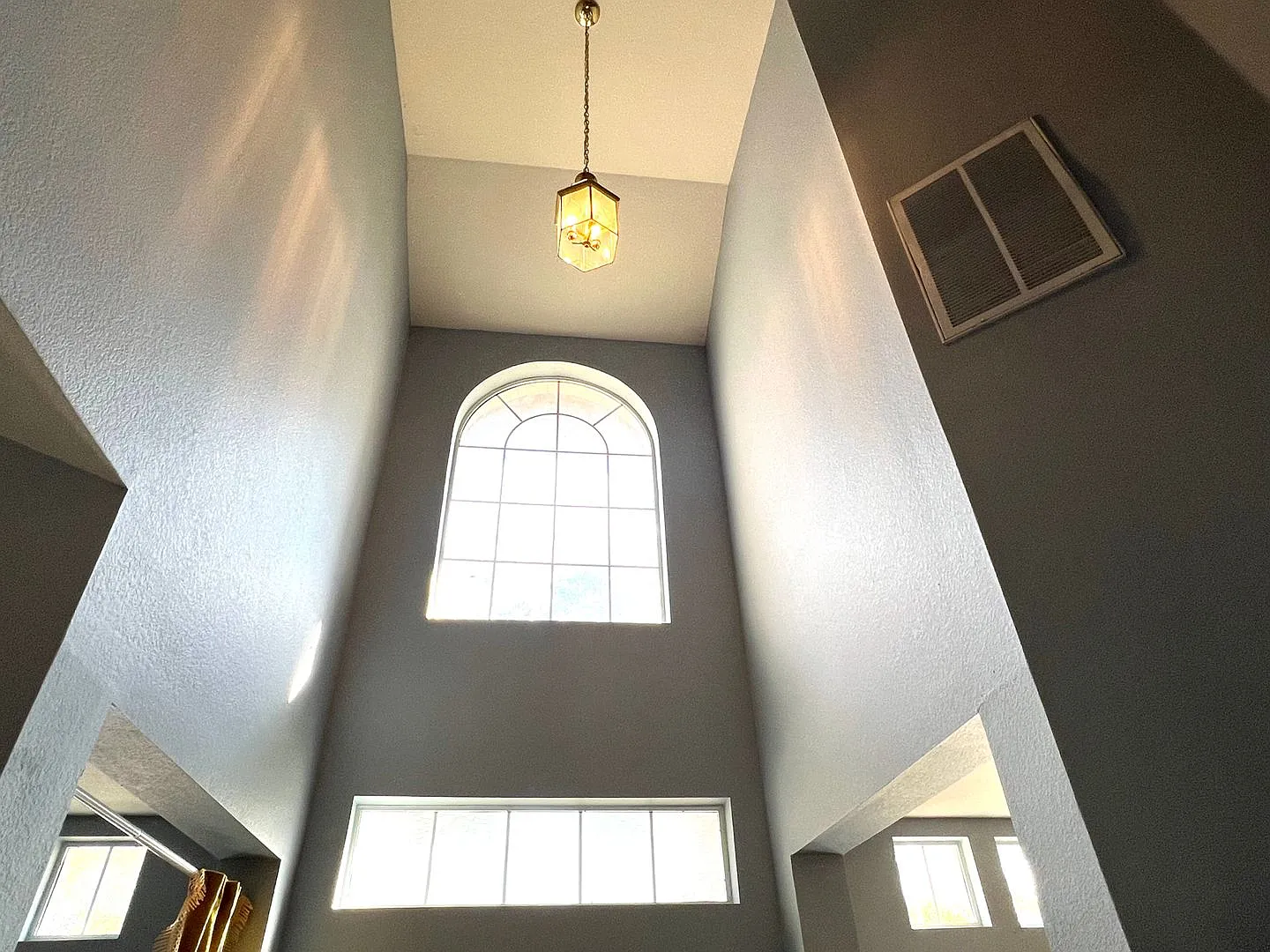 Two-story large 4 bedroom and 2.5 bathroom home is for rent in a quiet neighborhood of Pflugervil... — Photo 4