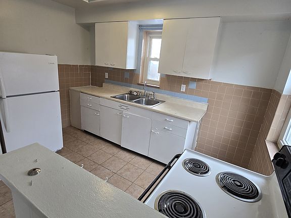 2nd image of 1807 De Armand Ave #2