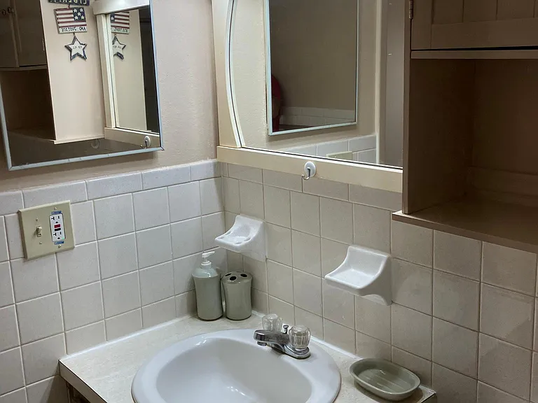 7025 Hibiscus Ave S #3 — Photo 11