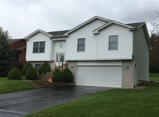 303 Candlewick Dr SE, Poplar Grove, IL 61065