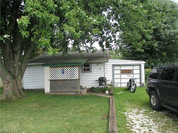 3rd image of 2819 SE Riverside Park Dr