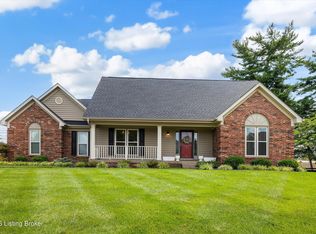 8702 Valeridge Ct, Lyndon, KY 40242
