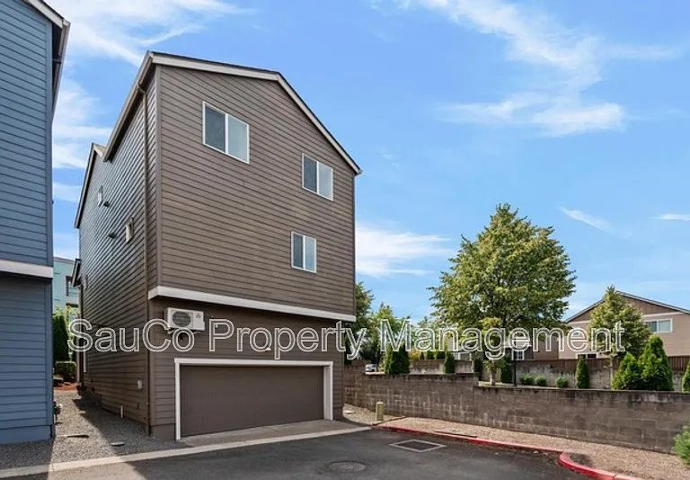 7595 NW 170th Ave — Photo 43