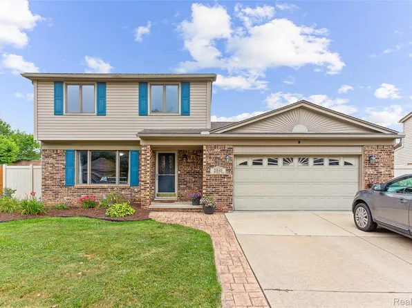 21849 E Chipmunk Trl, Woodhaven, MI 48183