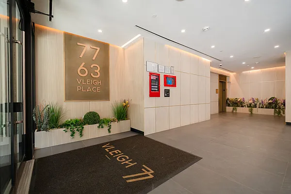 Entry / hallway, photo 1