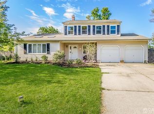 39 Eastern Dr, Kendall Park, NJ 08824