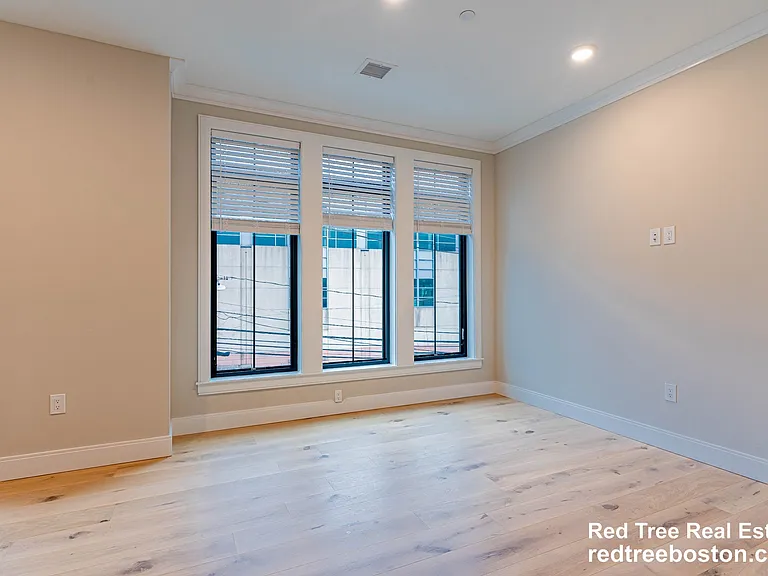 157 Everett St #302A — Photo 4