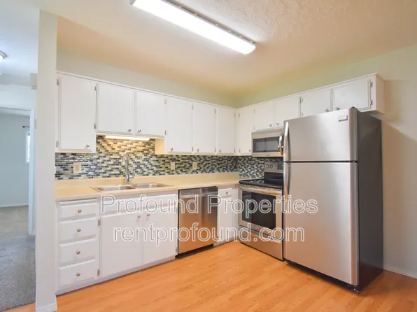 421 N Hayden Bay Dr, Portland, OR 97217