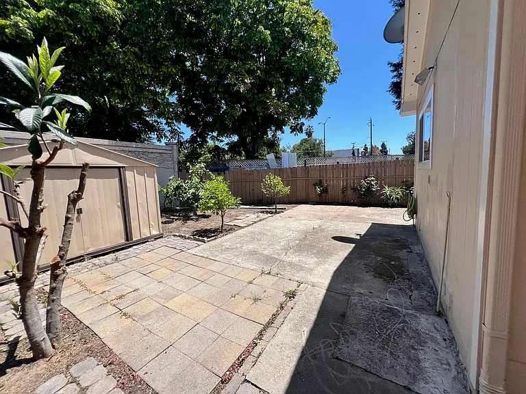 22970 Sutro St — Photo 20