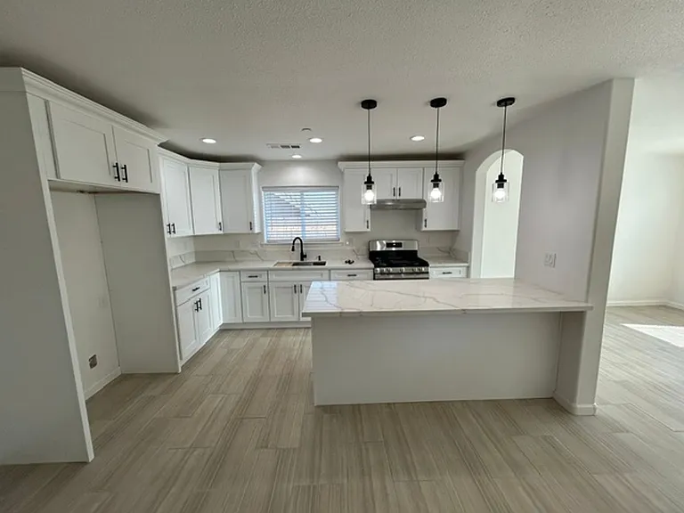 820 N Cypress St — Photo 12