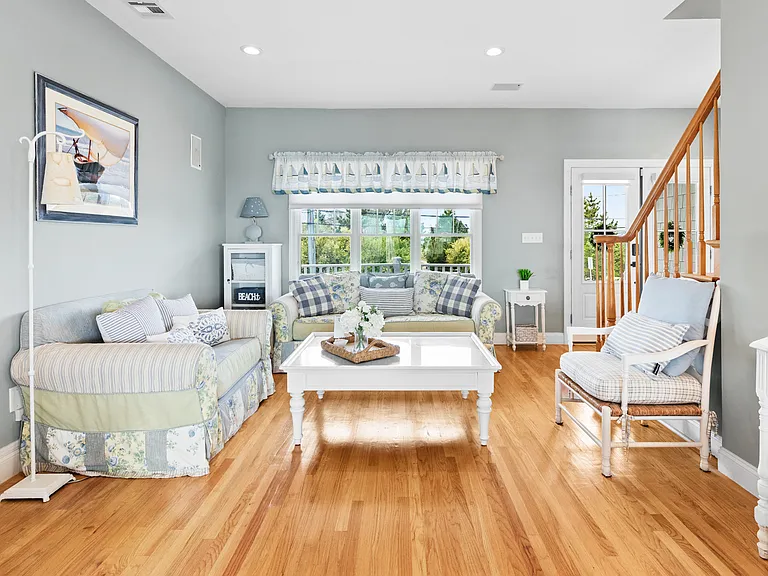 863 Dune Rd — Photo 14