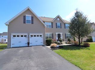 1051 Yorkshire Dr, Breinigsville, PA 18031