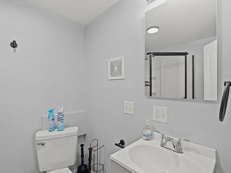 222 W Market St — Photo 17