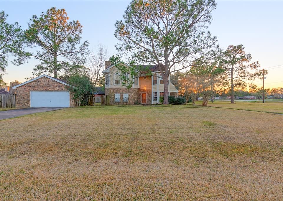 1st image of 901 W Edgewood Dr