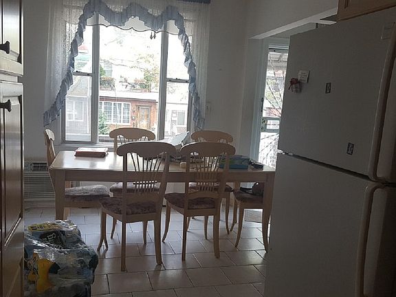 4th image of 23 Bay 10 St