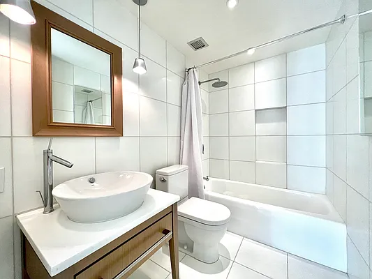 Rented by R New York | media 19