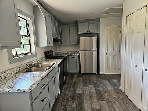 2nd image of 408 Bay Tree Rd