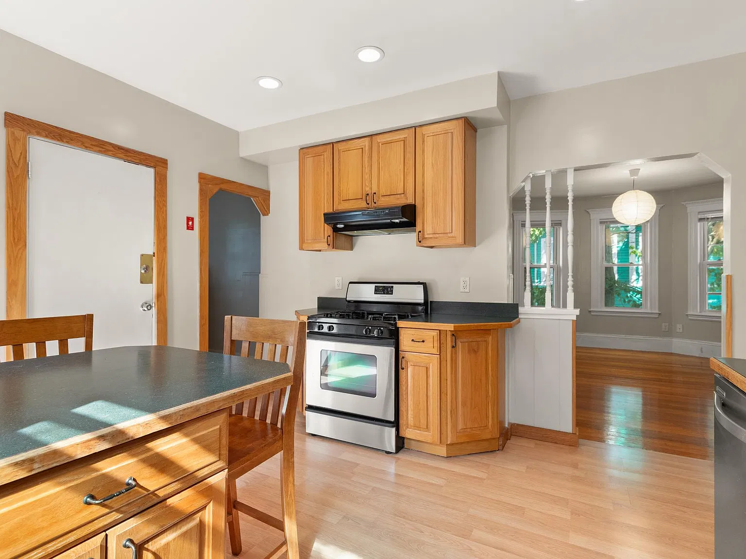 2 bed, 750 sqft, $2,700 — Photo 4