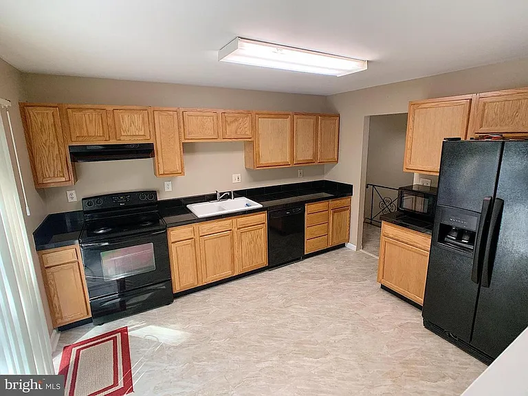 10316 Geranium Ave — Photo 8