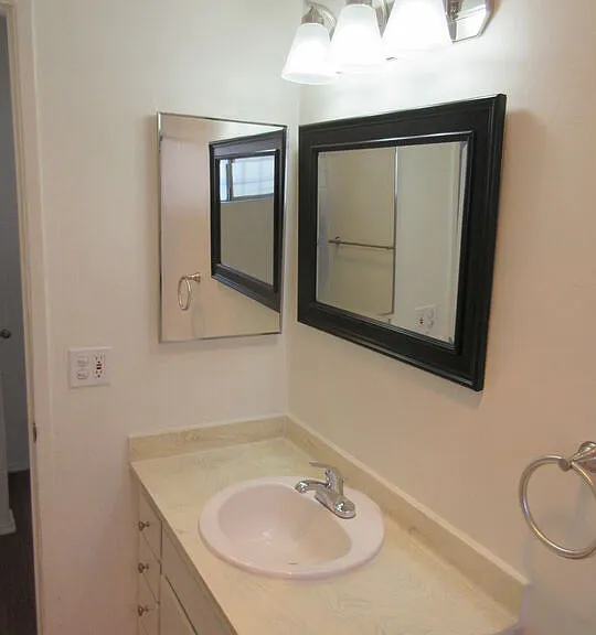 1400 N Fairfax Ave — Photo 12