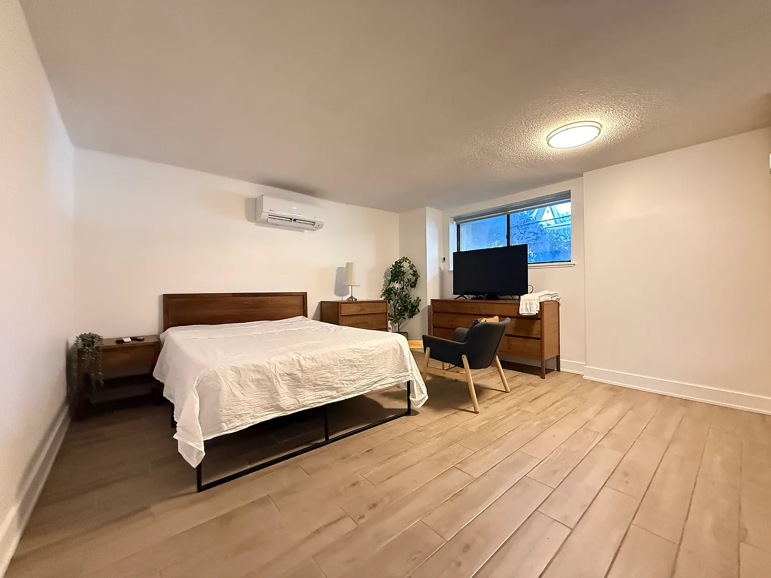 102-160 Dowling Avenue Toronto Ontario M6K 3A6 — Photo 4