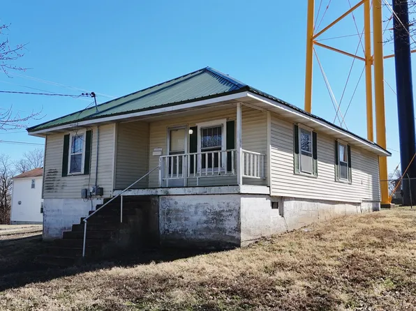 310 E Jackson St, Versailles, MO 65084