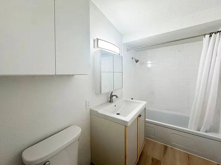 2210 W 19th Ave — Photo 15