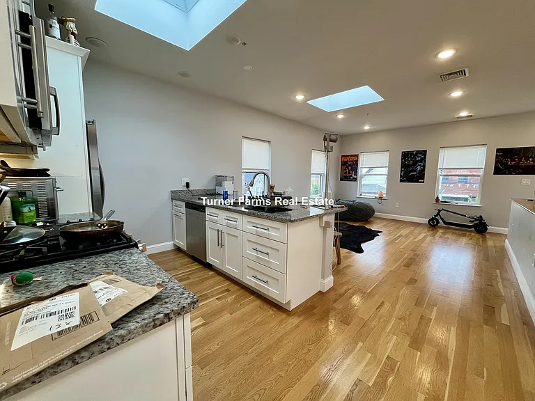 65 Burrell St #3A — Photo 8