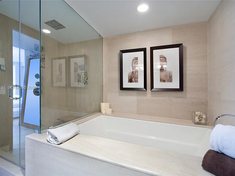 5875 Collins Ave #1008 — Photo 18