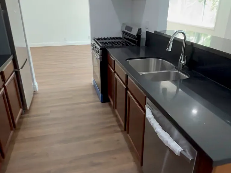 371 Freeman Ave — Photo 6
