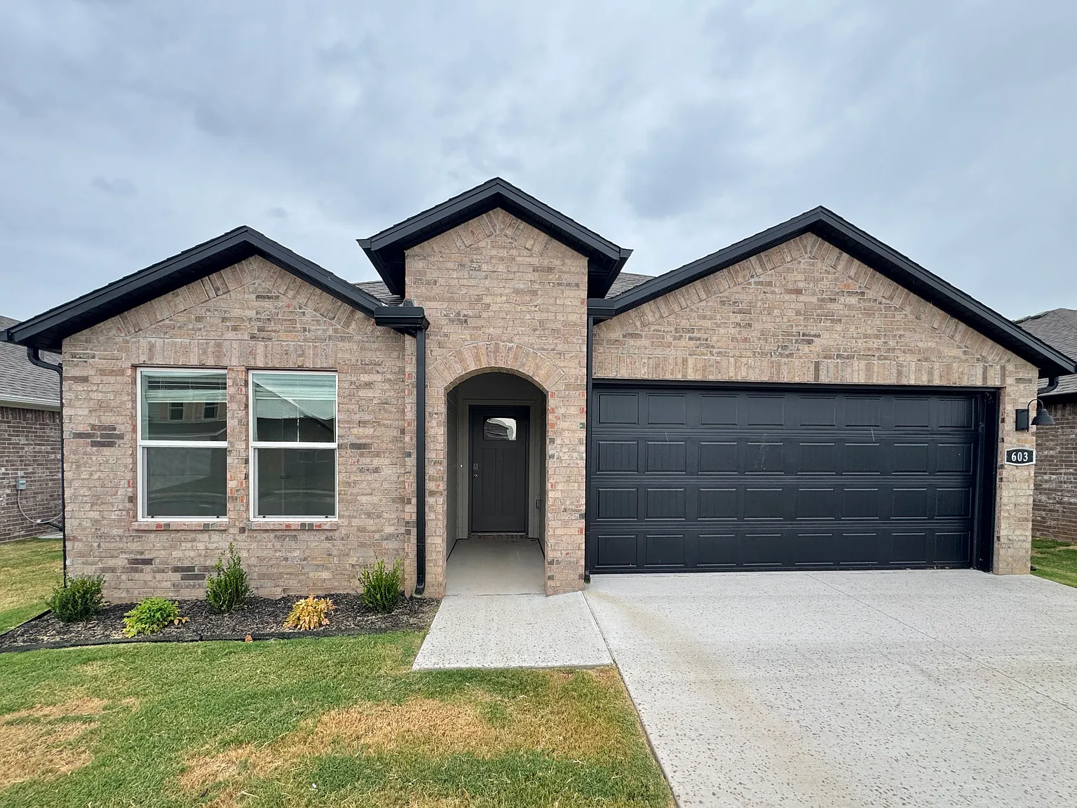 4 bed, 1891 sqft, $2,400 — Photo 1