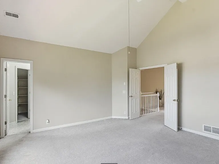 18602 Leavenworth St — Photo 10