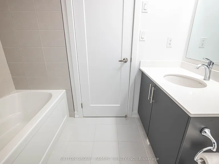940 Saint David St N #3 — Photo 15