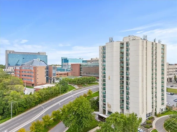 3838 Rainbow Blvd #304, Kansas City, KS 66106