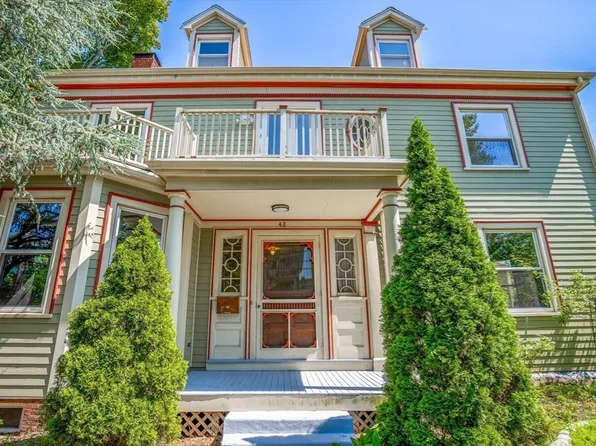 42 Pleasant St, Dorchester, MA 02125