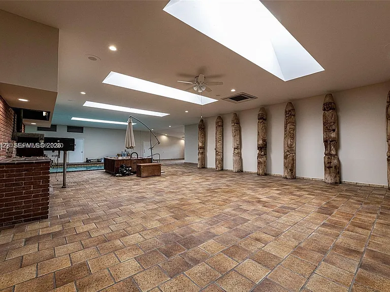 236 N Federal Hwy #201 — Photo 46