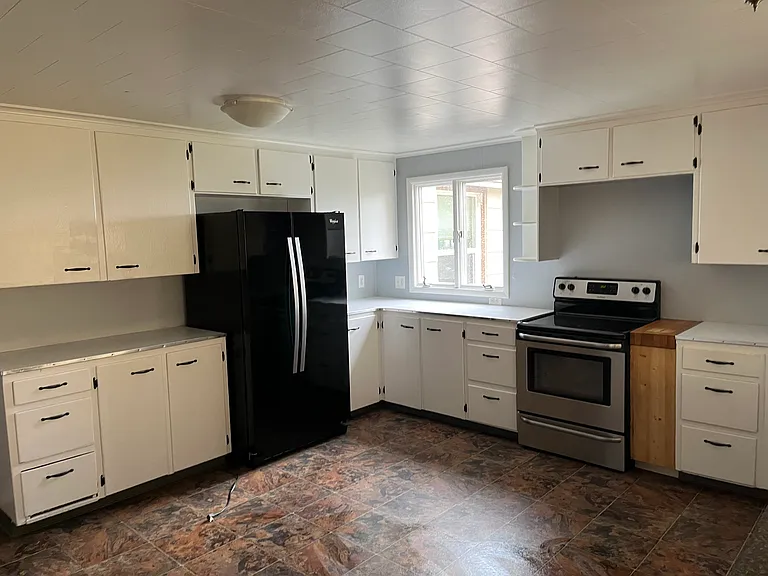 326 Pine St — Photo 12