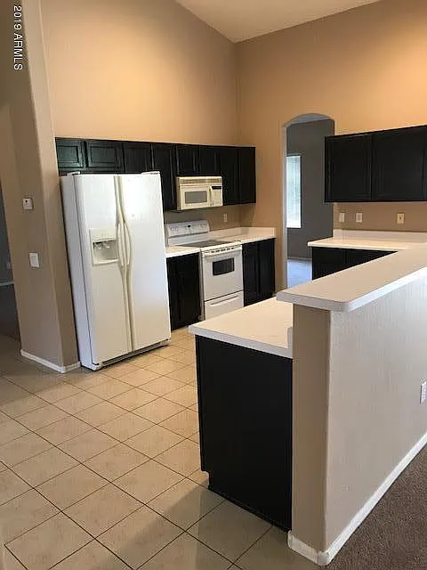 4 bed, 2.0 bath, 2196 sqft, $3,050 — Photo 3