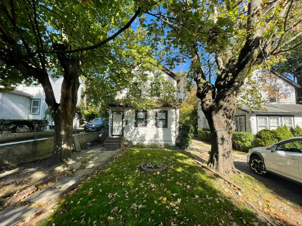57 Van Nostrand Ave, Great Neck, NY 11024