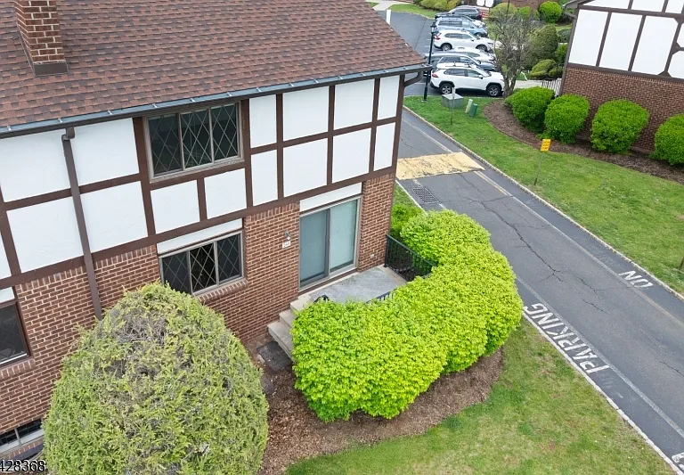 260 Wildflower Ln — Photo 3