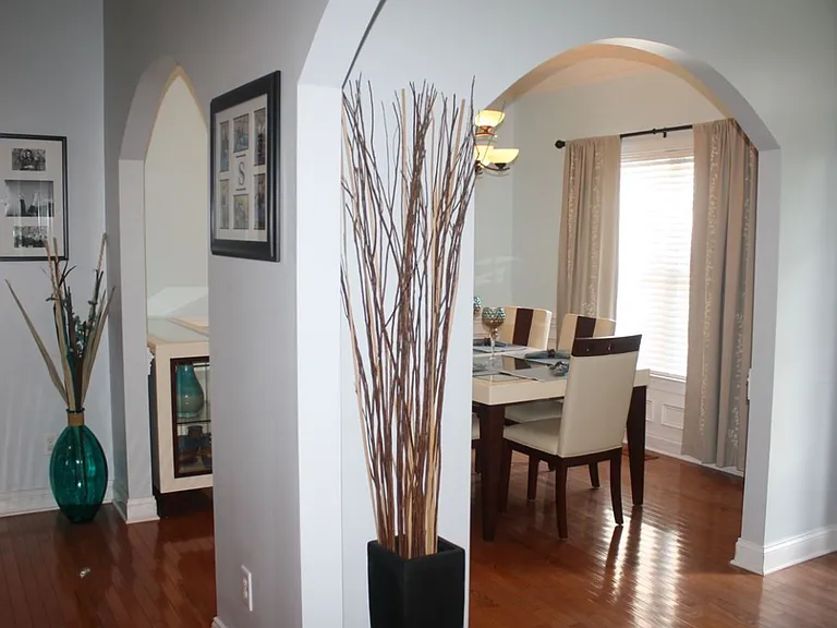 77 Solomon Cir — Photo 2