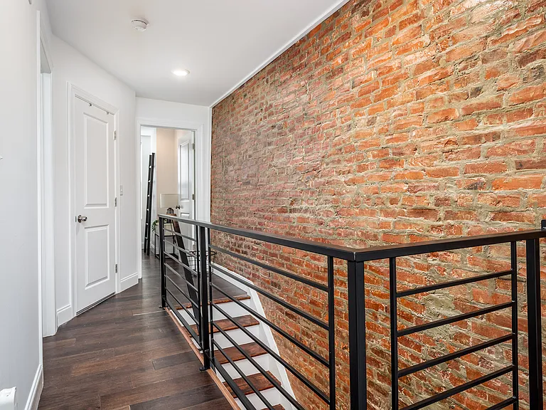 1540 N Hollywood St — Photo 11