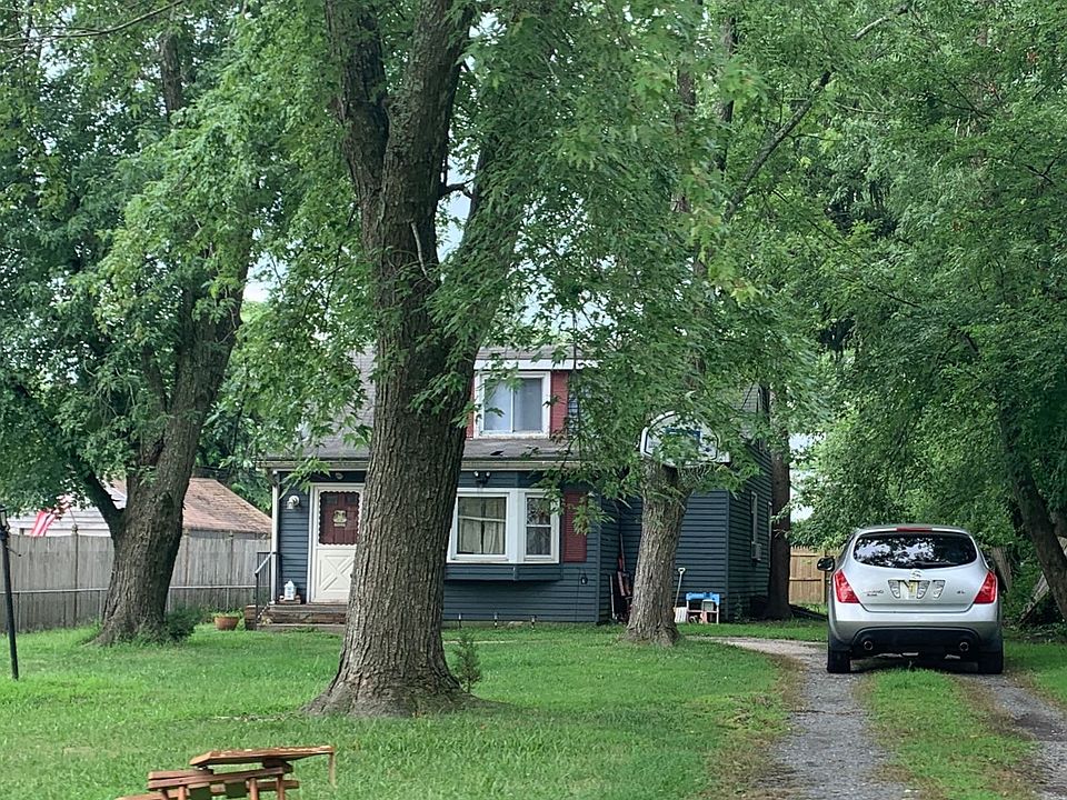 2nd image of 35 E Bolton Ave