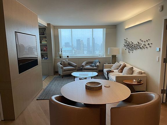 5th image of 30 W 63rd St APT 31L