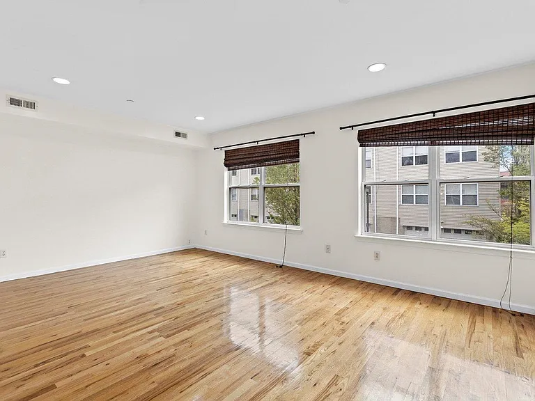 117 Logan Ave — Photo 14