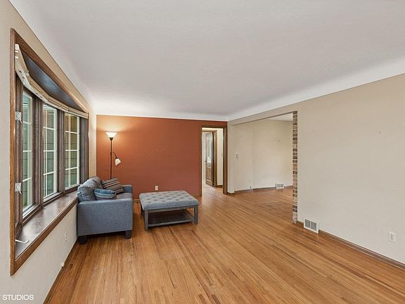 4th image of 2737 Aglen St